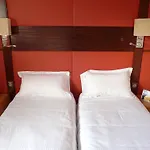 Kyriad Nantes Sud - Aeroport 호텔 3*