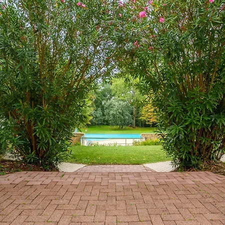 Kyriad Nantes Sud - Aeroport فندق 3*