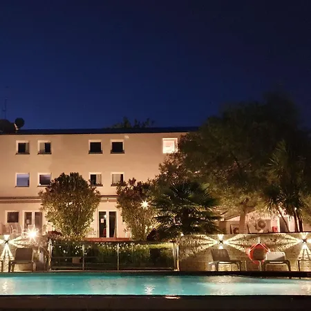 Kyriad Nantes Sud - Aeroport 3*