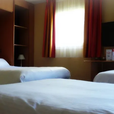 Kyriad Nantes Sud - Aeroport 3*