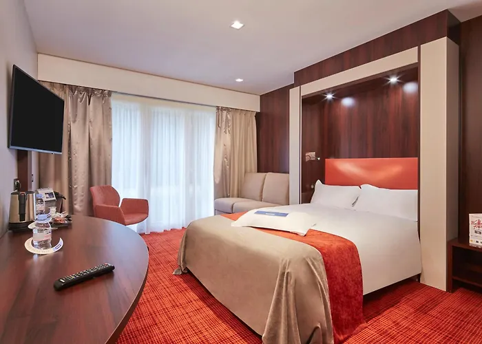 Kyriad Nantes Sud - Aeroport 3*