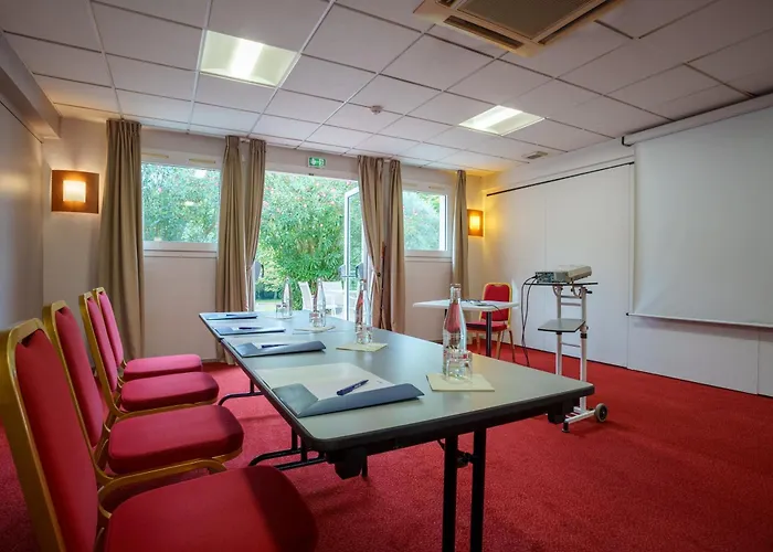 Kyriad Nantes Sud - Aéroport 3*