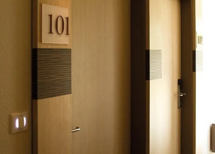 Kyriad Nantes Sud - Aéroport Hotel Bouaye