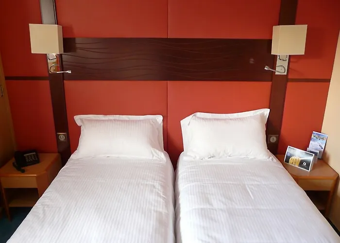 Kyriad Nantes Sud - Aéroport Hotel 3*